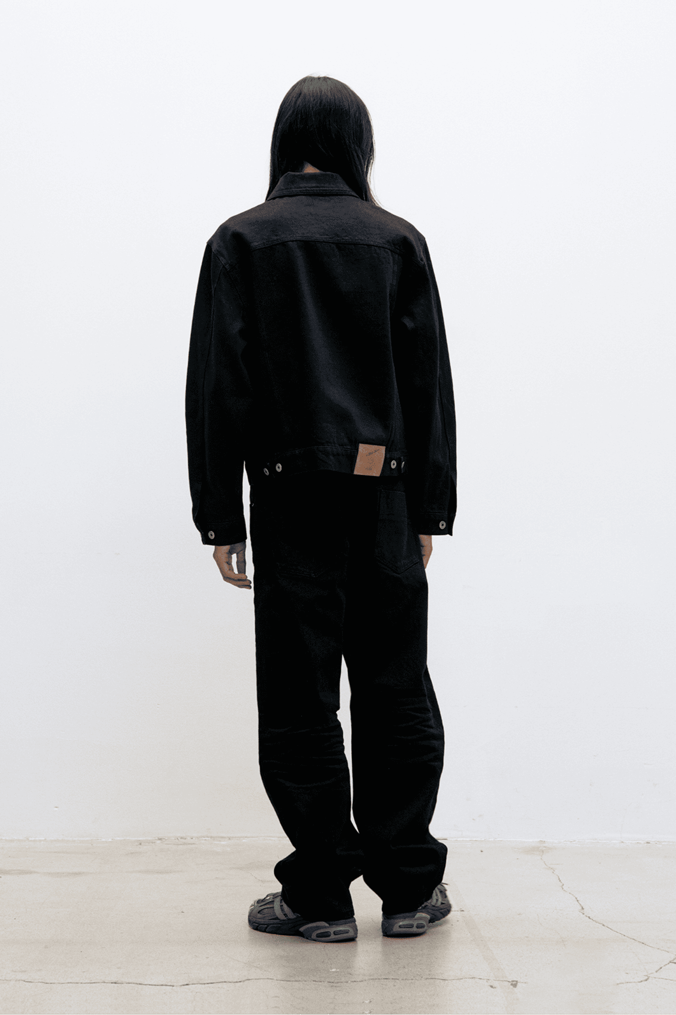 Coor - Embossed washed deep curved denim pants (black) jeans baggy flared jeans pantalone streetwear korean brand